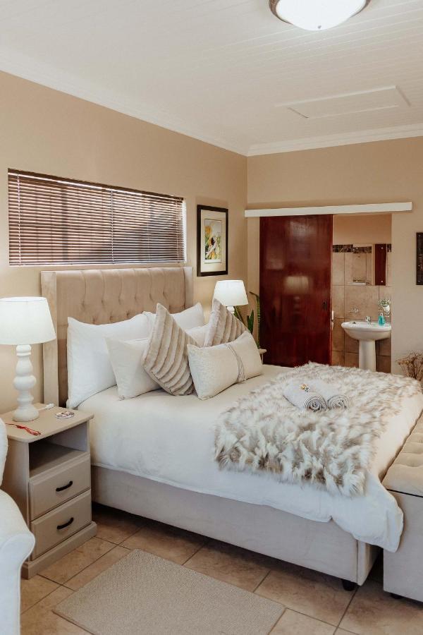 Mountain View Guesthouse Vanrhynsdorp Екстериор снимка