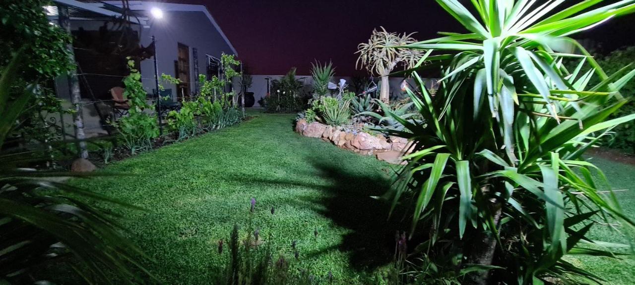 Mountain View Guesthouse Vanrhynsdorp Екстериор снимка