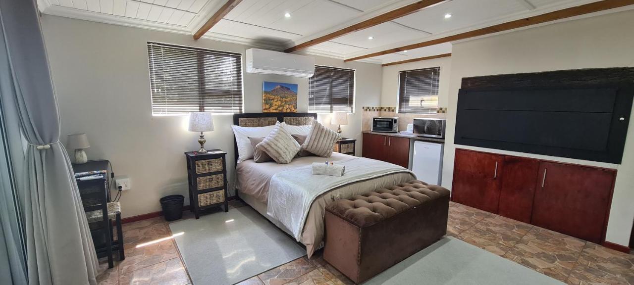 Mountain View Guesthouse Vanrhynsdorp Екстериор снимка